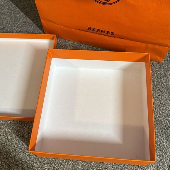 Hermès Orange Gift Box and Bag - Picture 5 of 9